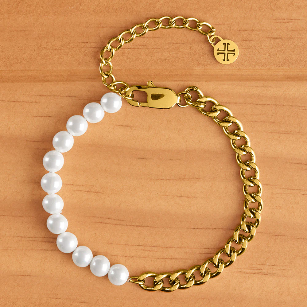 Anartxy Rosana Pearl and Gold Chain Bracelet - Image 2
