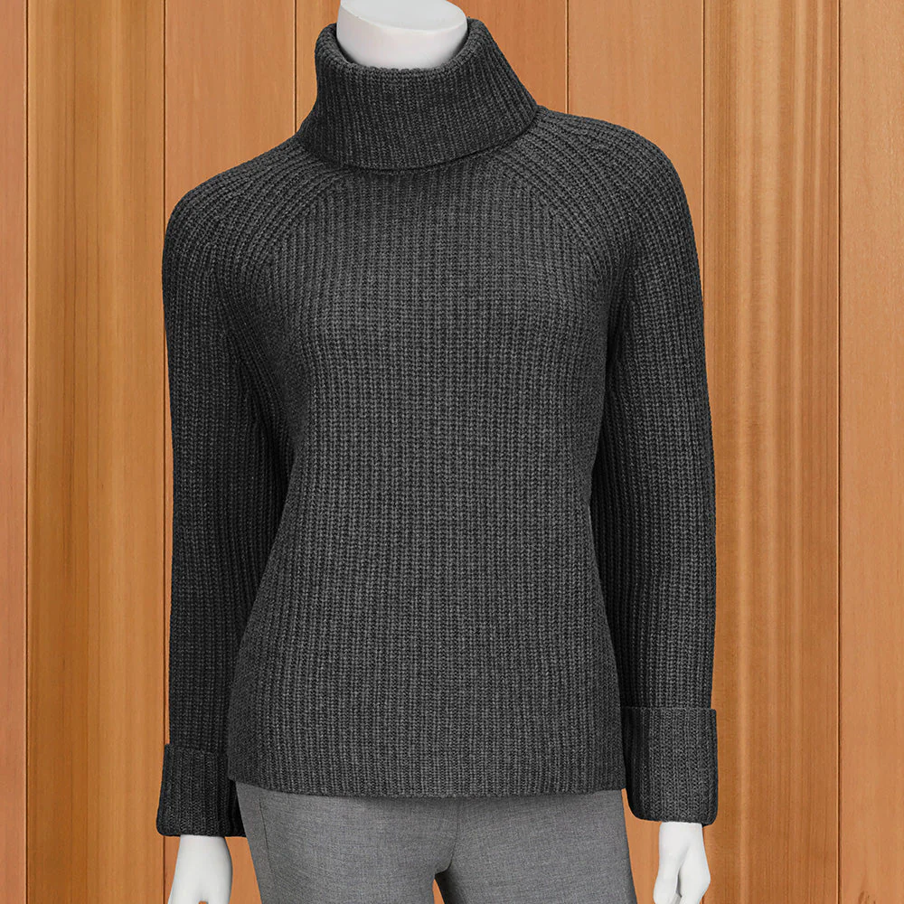 Kinross Women's Chunky Turtleneck Sweater - Image 2